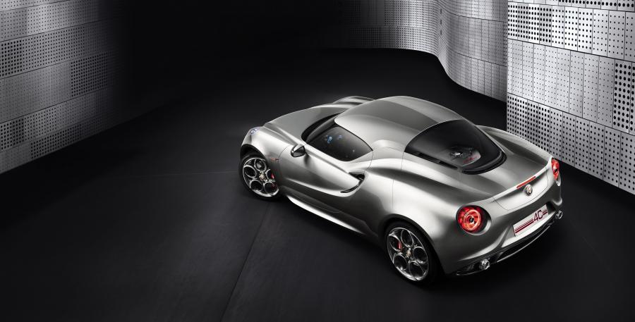  Alfa Romeo 4C Concept 2011 года  (фото 7 из 24)